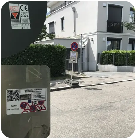 Doppelseitiges Halteverbot Beidseitiges Halteverbot bei kleinen oder engen Straßen oder mehr Platz benötigt wird.